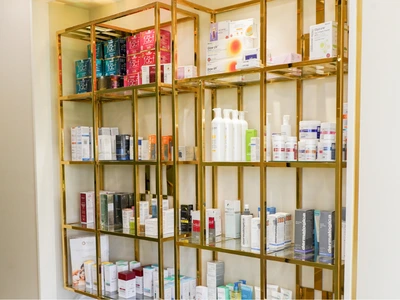 Alive wellness Moti Nagar clinic tour2